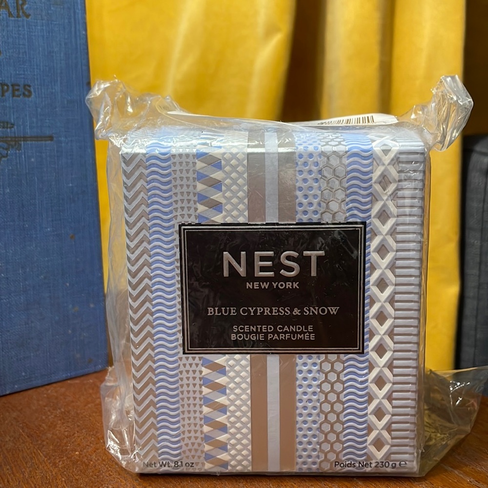 NWT new NEST New York Blue Cypress & Snow scented candle